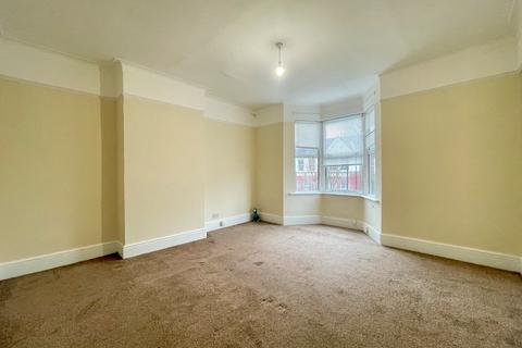 3 bedroom flat to rent, Sylvan Avenue, Wood Green