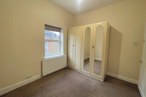 3 bedroom flat to rent, Sylvan Avenue, Wood Green
