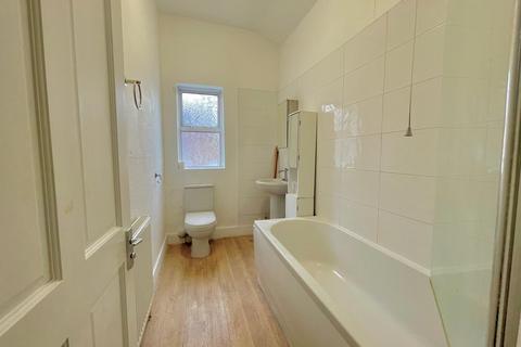3 bedroom flat to rent, Sylvan Avenue, Wood Green