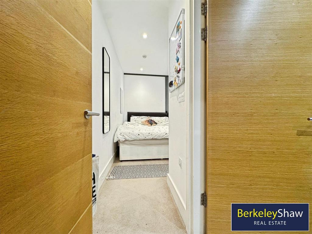 Master bedroom (2)
