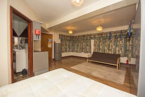 Flat to rent, Whitchurch Lane, Edgware HA8