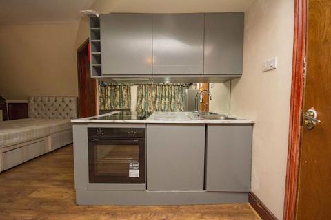 Flat to rent, Whitchurch Lane, Edgware HA8