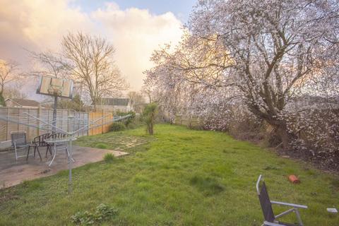 Flat to rent, Whitchurch Lane, Edgware HA8