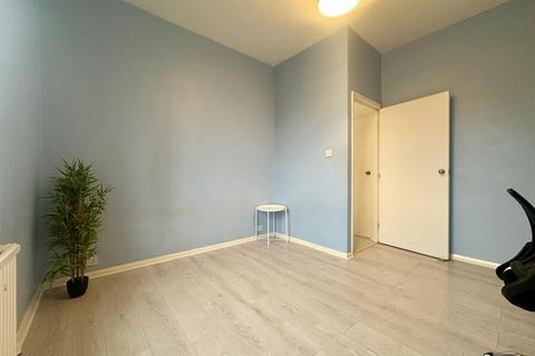 2 bedroom flat to rent, Selhurst Road, London SE25