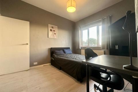 2 bedroom flat to rent, Selhurst Road, London SE25