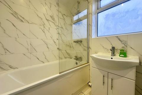 2 bedroom flat to rent, Selhurst Road, London SE25
