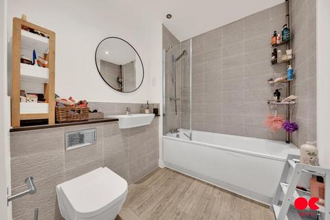 2 bedroom flat for sale, Hoffmans Road, Walthamstow E17