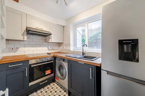 2 bedroom flat to rent, Kempshott Road, London, SW16