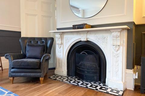 2 bedroom flat for sale, Bickley Park Road, Bromley BR1
