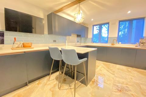 2 bedroom flat for sale, Bickley Park Road, Bromley BR1