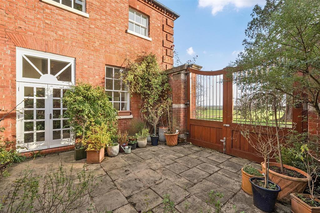 Courtyard Garden