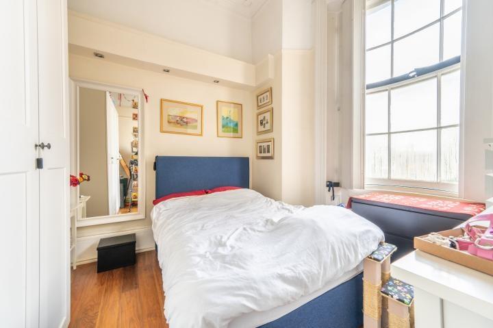 Nhgt0273124 large-10-08 jpg