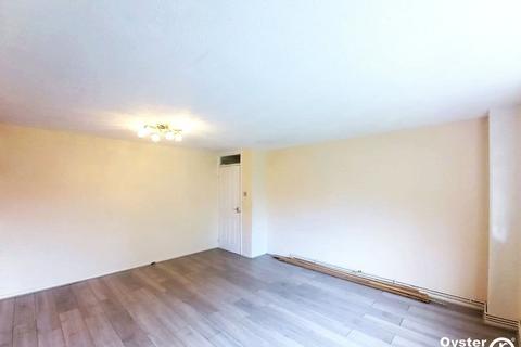 2 bedroom flat to rent, Cunningham Avenue, Enfield, EN3