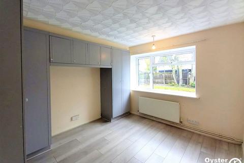 2 bedroom flat to rent, Cunningham Avenue, Enfield, EN3
