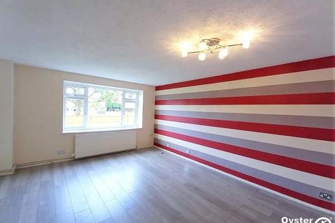 2 bedroom flat to rent, Cunningham Avenue, Enfield, EN3
