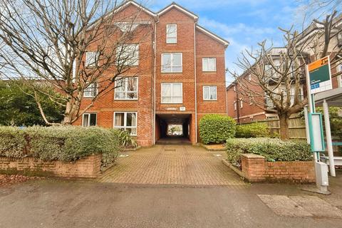 2 bedroom flat for sale, Hill Lane, Southampton SO15