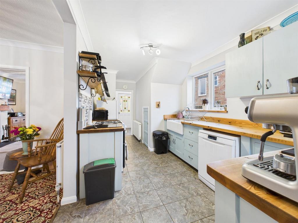 Kitchen: