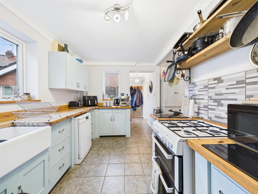 Kitchen: