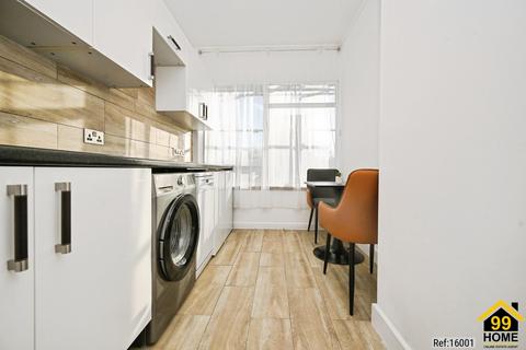 2 bedroom flat for sale, Shenley rd, Borehamwood, Herts, WD6