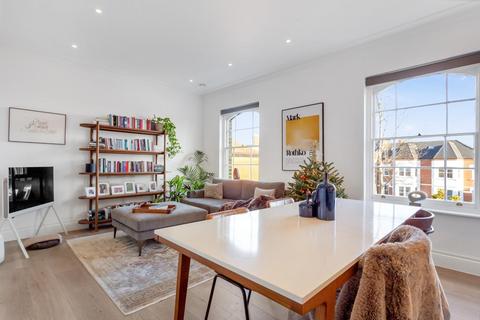 2 bedroom flat to rent, Archway Road, London, N6