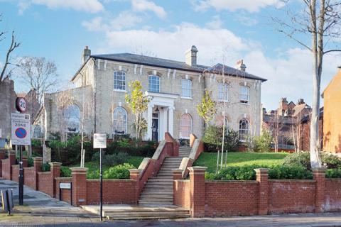 2 bedroom flat to rent, Archway Road, London, N6