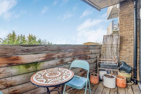 3 bedroom flat for sale, New Clocktower Place, London, N7