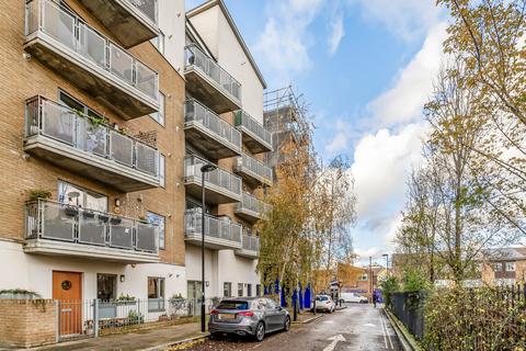 3 bedroom flat for sale, New Clocktower Place, London, N7