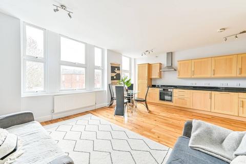 2 bedroom flat for sale, Haselrigge Road, Clapham, London, SW4