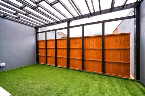 1 bedroom flat to rent, Whitton Dene, Twickenham, Isleworth, TW7