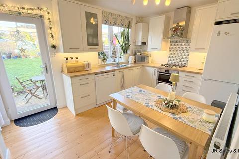 3 bedroom end of terrace house for sale, Beechfield Road, Welwyn Garden City
