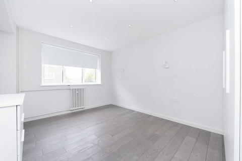 3 bedroom flat to rent, Wellington Road, London NW8