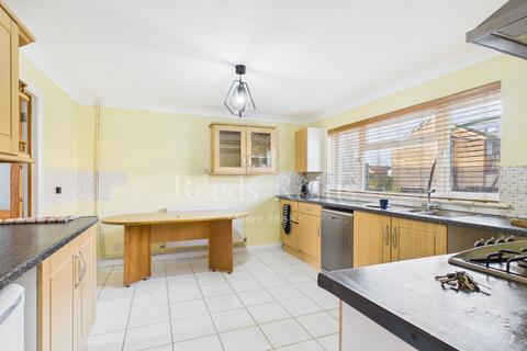 3 bedroom end of terrace house to rent, Sheldwich Close, Kent TN23