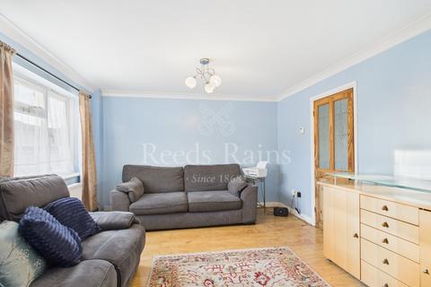 3 bedroom end of terrace house to rent, Sheldwich Close, Kent TN23