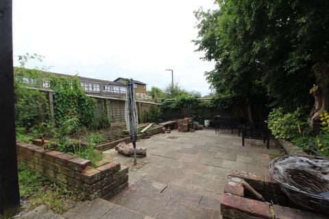 undefined, A Room in Bradwell Common Boulevard, Bradwell Common