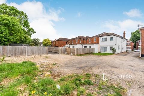 undefined, Suffolk Avenue, SO15