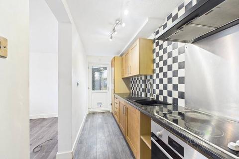 1 bedroom terraced house for sale, Meadow Gardens, Buckinghamshire MK18