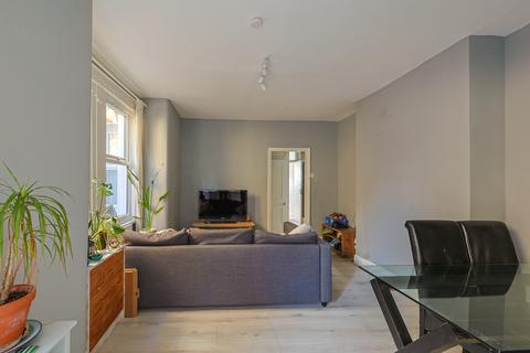2 bedroom flat for sale, Gilbey Road, Tooting, SW17