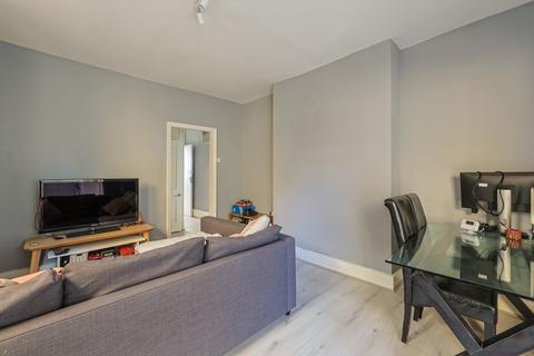 2 bedroom flat for sale, Gilbey Road, Tooting, SW17