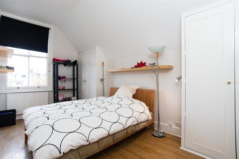2 bedroom flat to rent, Greencroft Gardens. South Hampstead NW6