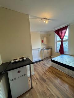 Studio to rent, 80 Endwell Road, Brockley, SE4