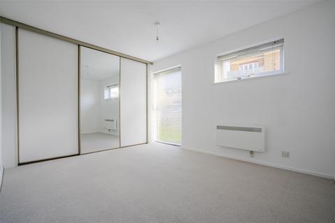2 bedroom flat for sale, Lawrence Court, Windsor