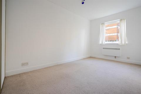 2 bedroom flat for sale, Lawrence Court, Windsor