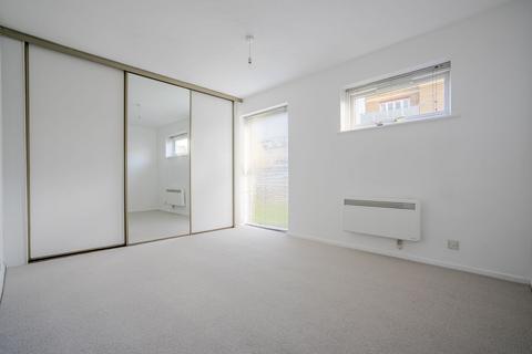 2 bedroom flat for sale, Lawrence Court, Windsor