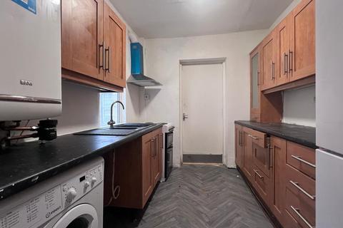 3 bedroom terraced house to rent, Dilston Road, Newcastle upon Tyne NE4