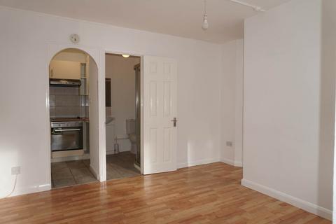 2 bedroom apartment to rent, Corris Green, London