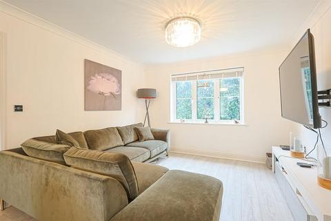 3 bedroom detached house for sale, Broad Walk, Hockley SS5