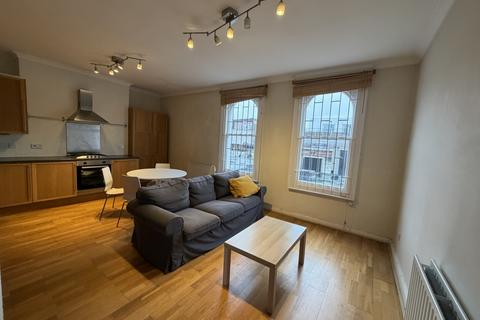 3 bedroom flat to rent, London, SW12