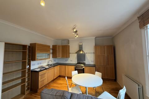 3 bedroom flat to rent, London, SW12