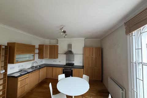 3 bedroom flat to rent, London, SW12