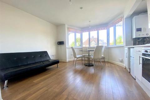 1 bedroom flat to rent, Highfield Avenue, London